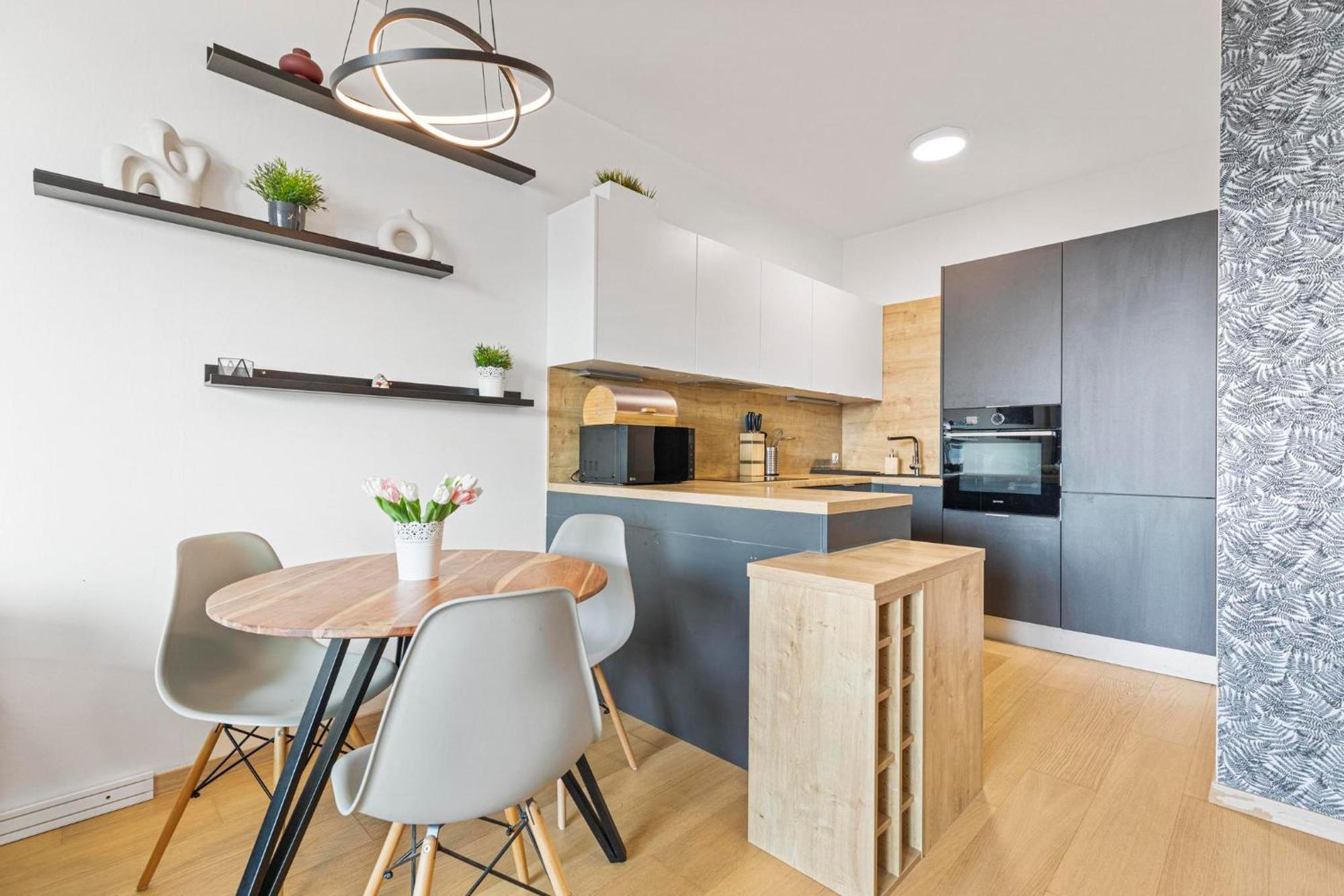 Panorama City Apartment In Downtown Area With Free Parking And Castle View Bratislava Exterior photo